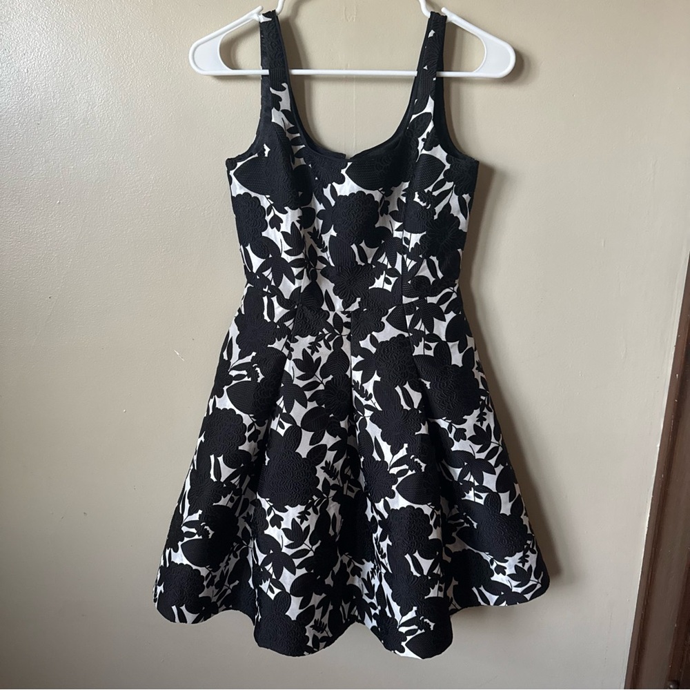 White House Black Market Monochrome Floral Dress fit and flare pockets